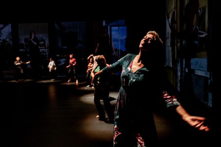 Ieškome 20 moterų šokti Islandijos choreografės ir šokėjos Lovísa Ósk Gunnarsdóttir spektaklyje „When the Bleeding Stops“